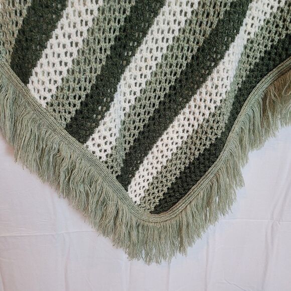Vintage Boho Crochet Fringe Poncho One Size S-L Green Stripes Western USA Made - Picture 4 of 10
